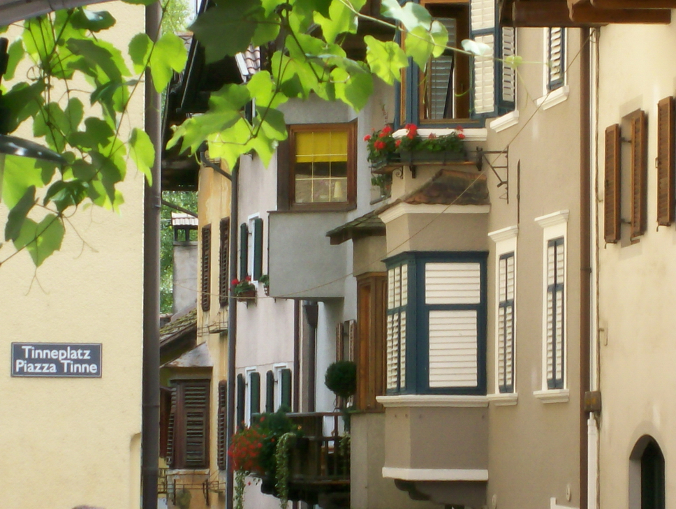 9 Chiusa.jpg - Chiusa (Bz), veduta da piazza Tinne su via Isarco